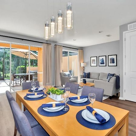 Upscale 2Br Lakefront Townhome - Private Hot Tub! ออร์ลันโด ภายนอก รูปภาพ