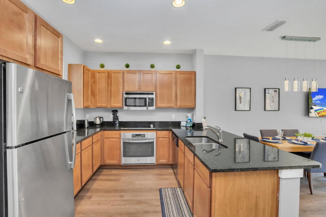 Upscale 2Br Lakefront Townhome - Private Hot Tub! ออร์ลันโด ภายนอก รูปภาพ