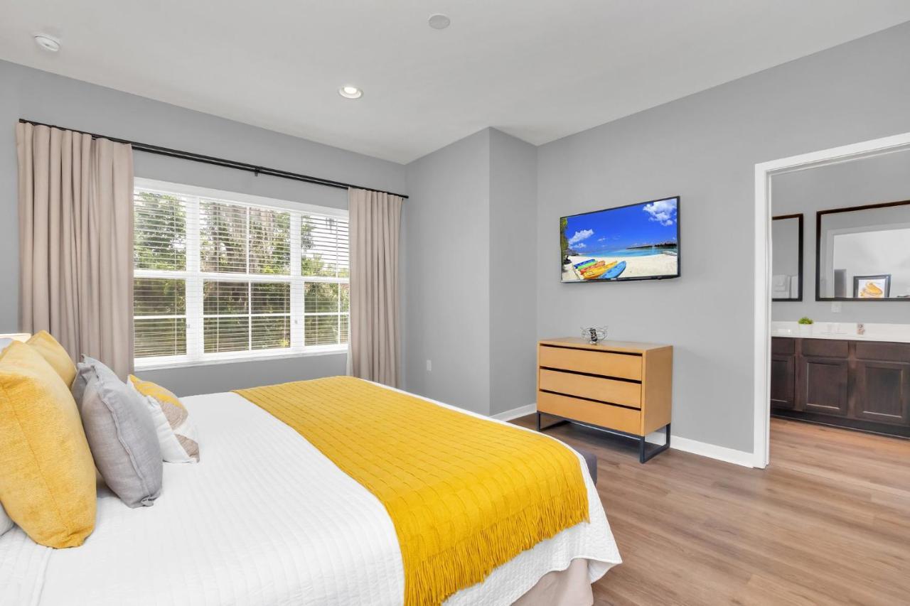 Upscale 2Br Lakefront Townhome - Private Hot Tub! ออร์ลันโด ภายนอก รูปภาพ