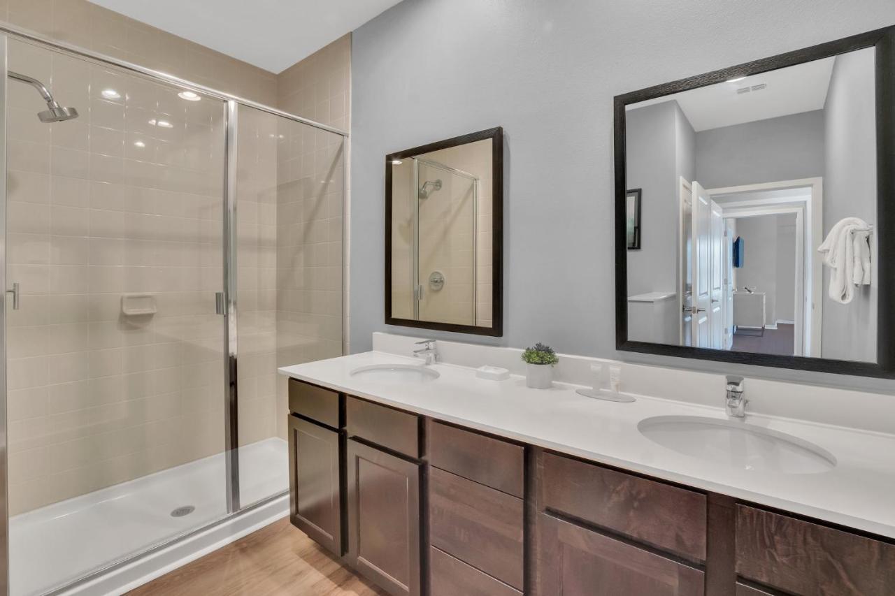 Upscale 2Br Lakefront Townhome - Private Hot Tub! ออร์ลันโด ภายนอก รูปภาพ