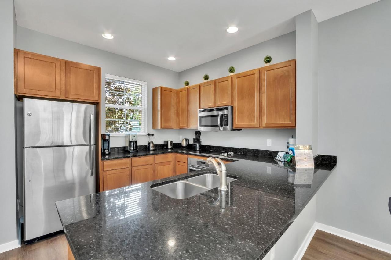 Upscale 2Br Lakefront Townhome - Private Hot Tub! ออร์ลันโด ภายนอก รูปภาพ